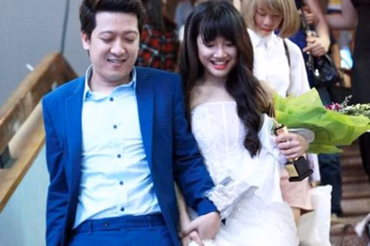 Nhã Phương không giấu được niềm hạnh phúc mỗi khi bên Trường Giang. Ảnh: Datviet