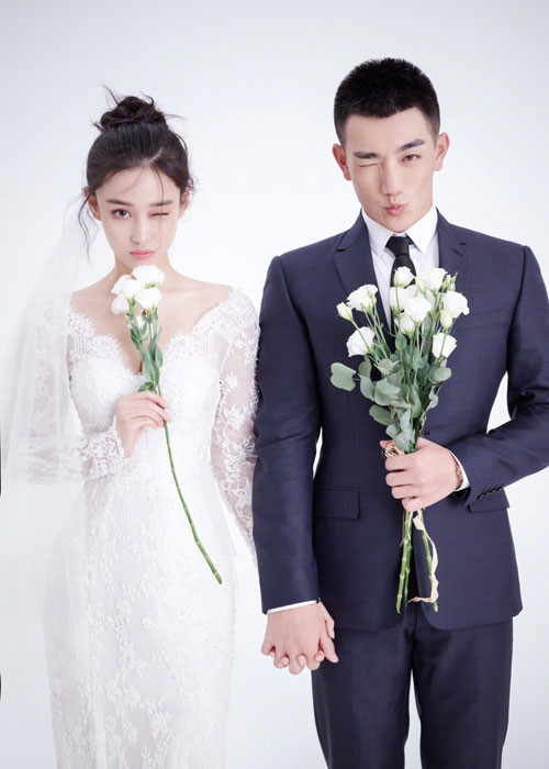 Ông xã của Trương Hinh Dư sinh ra trong gia đình truyền thống quân đội và điển trai không kém mỹ nam của showbiz. Ảnh: Sina