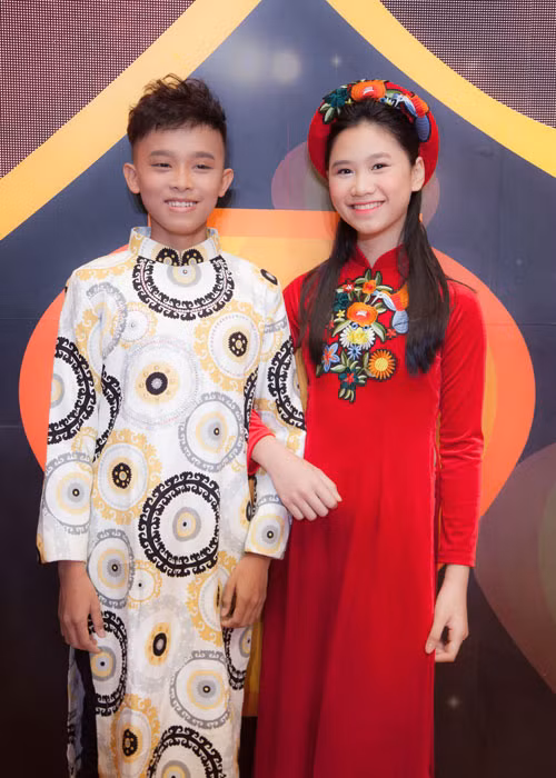 Ở tuổi 15, Hồ Văn Cường được khen cao lớn và điển trai hơn.