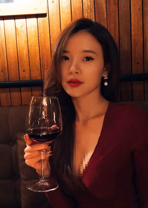 Người đẹp gốc Sài thành kín đáo ngày nào nay mặc gợi cảm hết cỡ. Ảnh: FBNV