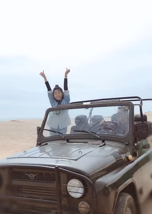 Mai Phương cố gắng đi làm vì không muốn ảnh hưởng đến công việc. Ảnh: FBNV