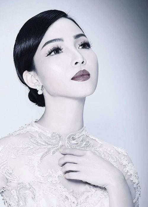 Khánh Loan còn hát nhạc phim như "Hồn lụa", "Cô dâu tuổi dần", "Nữ sinh", "Giọt nước mắt thù nhận". Ảnh: FBNV