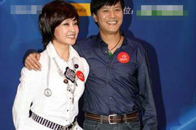 Sau khi ra tù, Lưu Hiểu Khánh làm đám cưới với diễn viên kịch A Phong, kém cô 10 tuổi. Ảnh: Sina