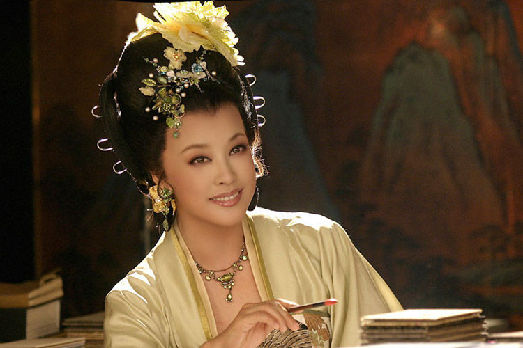 Nữ diễn viên sinh năm 1955 sẵn sàng đóng vai phụ. Và nhờ lao động nghệ thuật nghiêm túc, Lưu Hiểu Khánh dần lấy lại tên tuổi. Ảnh: Baidu