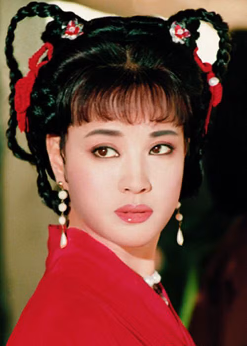 Năm 2002, khi đang ở đỉnh cao của sự nghiệp diễn xuất lẫn kinh doanh, Lưu Hiểu Khánh bị bắt vì tội trốn thuế và bị ngồi tù hơn 1 năm đồng thời bị phạt 7 triệu NDT. Ảnh: Ifeng