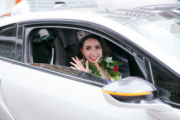 Sau đêm chung kết diễn ra tối 8/8 tại Thái Lan, Phan Thị Mơ cùng top 3 chung cuộc ở lại Thái Lan 2 ngày để tham dự một số hoạt động như chụp hình quảng bá và làm từ thiện.