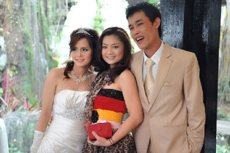 Không lâu sau khi ly hôn Thanh Quý, Hiệp Gà tái hôn với Thu Trang. Dành lời khen cho vợ mới, nói xấu vợ cũ “rất hay cáu bẩn, thích áp đặt”, anh bị ném đá dữ dội. Ảnh: Nguoilaodong