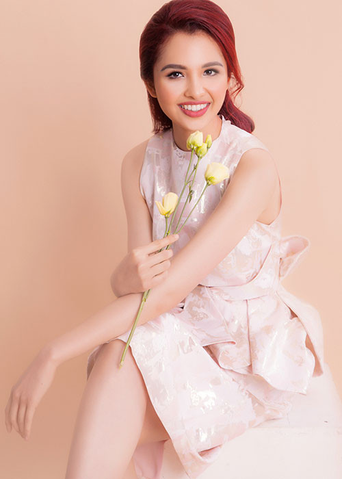 Diệu My năm nay 21 tuổi, học năm cuối tại một trường đại học ở Mỹ chuyên ngành về Quản lý, kinh doanh và Marketing.