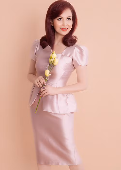 Sau một thời gian dài ở ẩn, Diệu Hoa gây ấn tượng với nhan sắc ngày càng mặn mà.