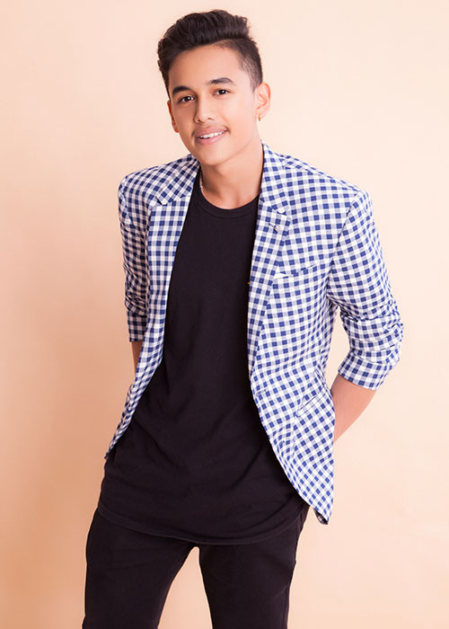 Con trai của Hoa hậu Diệu Hoa đã ra dáng một thanh niên chững chạc.