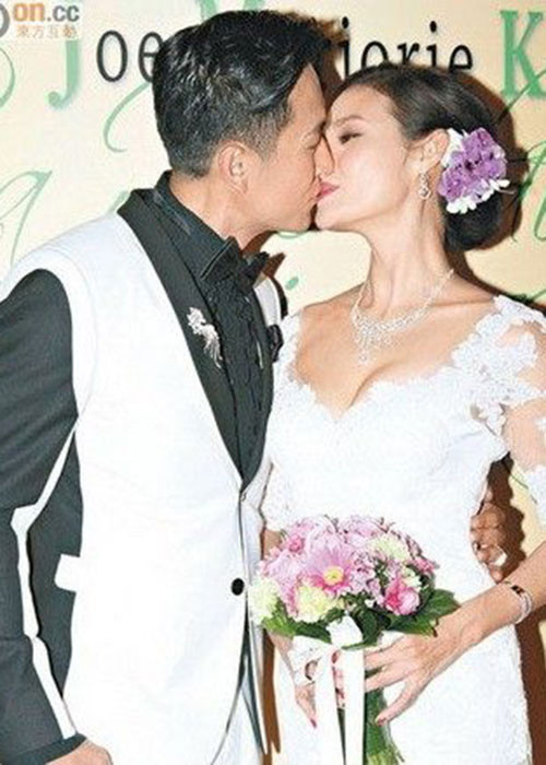 Sau những sóng gió, vợ chồng Mã Đức Chung vẫn hạnh phúc bên nhau. Năm 2013, cặp đôi còn mở tiệc kỷ niệm ngày cưới. Ảnh: On