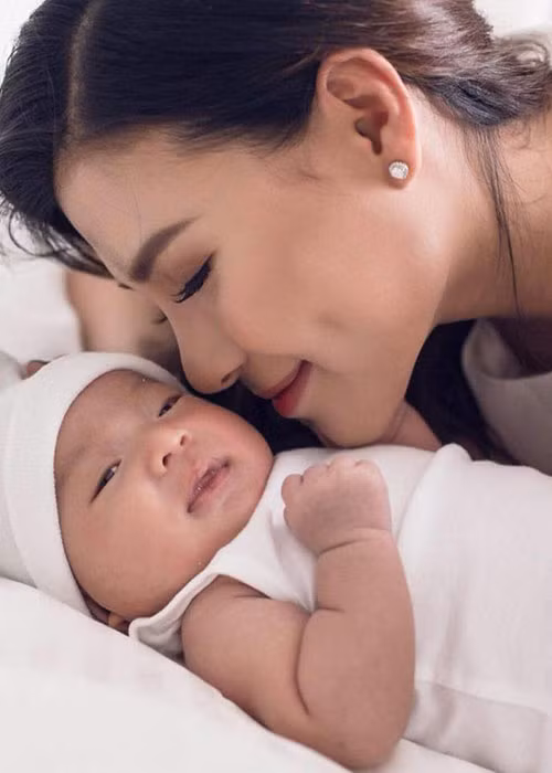 Thúy Diễm và Lương Thế Thành cũng đón con đầu lòng trong năm 2018.