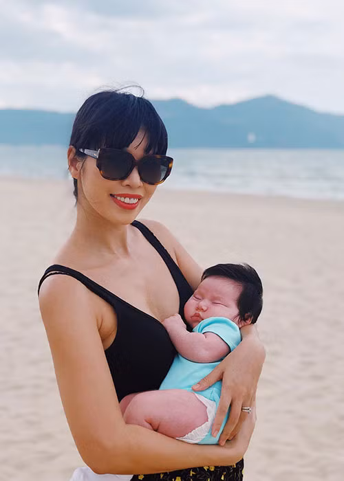 Siêu mẫu Hà Anh bắt đầu tận hưởng niềm hạnh phúc làm mẹ sau khi hạ sinh cô công chúa Myla vào tháng 6/2018.