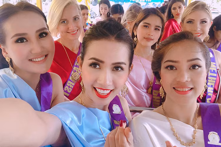 Ngay sau khi đăng quang, Hoa hậu Phan Thị Mơ chia sẻ rằng cô vẫn không thể tin tên mình được xướng lên ở ngôi vị cao nhất. Ảnh: FBNV