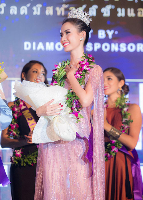 Phan Thị Mơ vốn rất sợ lặp lại khoảnh khắc đứng cuối cùng trên sân khấu nhưng tên người chiến thắng không phải là mình. Ảnh: FBNV