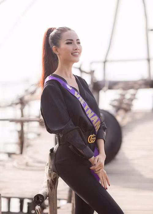 Khi tham gia cuộc thi Hoa hậu Đại sứ Du lịch Thế giới 2018 ở tuổi 28, Phan Thị Mơ lo sẽ bị giám khảo chê già. Ảnh: FBNV
