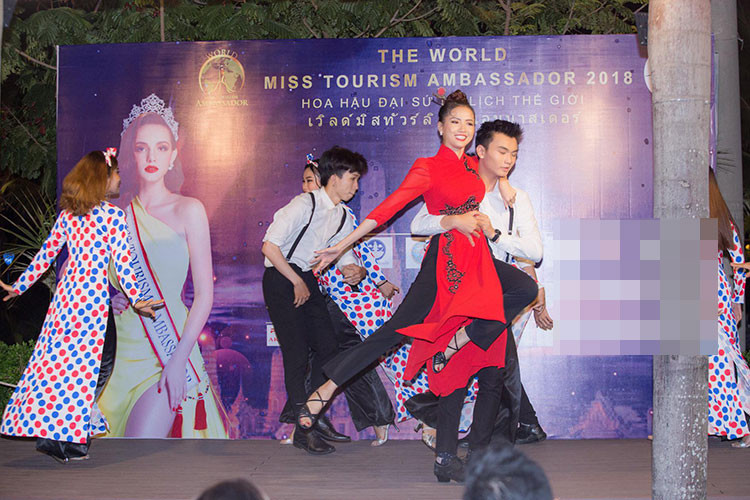 Ở phần thi tài năng, Phan Thị Mơ lọt top 10 chung cuộc. Ảnh: FBNV