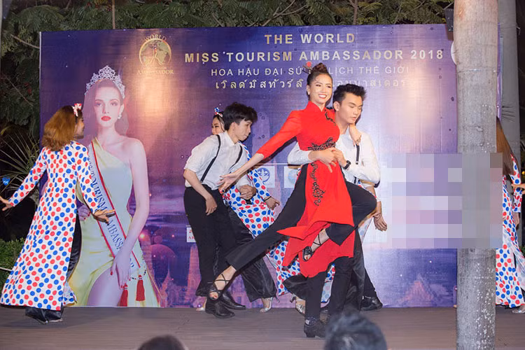 Ở phần thi tài năng, Phan Thị Mơ lọt top 10 chung cuộc. Ảnh: FBNV