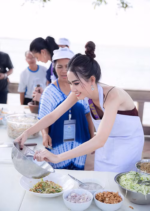 Phan Thị Mơ chinh chiến khá nhiều cuộc thi nhan sắc trong nước nên có kinh nghiệm dày dặn. Ảnh: FBNV