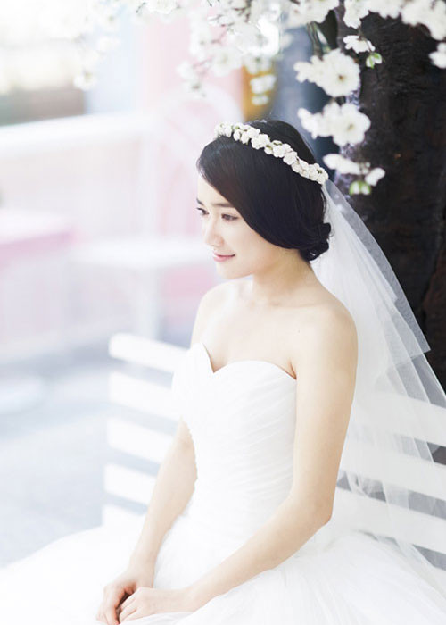 Ở tuổi 28, Nhã Phương xinh đẹp, nổi tiếng và giàu có. Fans nóng lòng chờ cô lên xe hoa khi mới đây có tin đồn cô sắp đính hôn và làm đám cưới với Trường Giang. Ảnh: Khampha