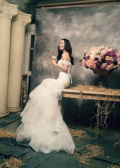 Sở hữu thân hình đồng hồ cát, Nhã Phương khiến người đối diện khó rời mắt. Ảnh: FBNV