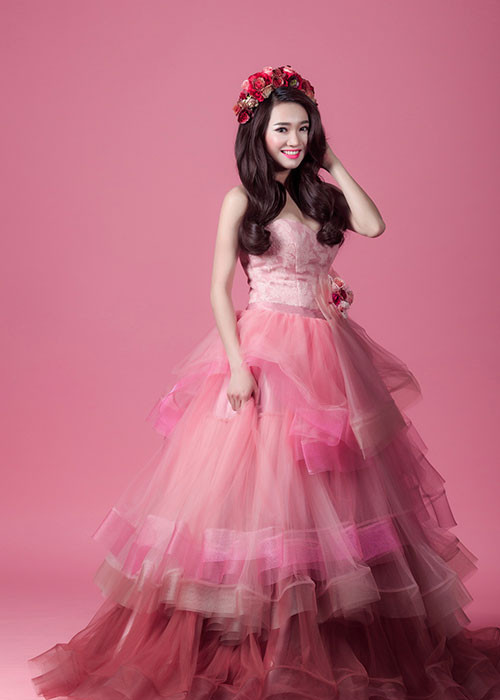 Trước tin đồn đính hôn vào ngày 24/8 và làm đám cưới trong tháng 9 với Trường Giang, Nhã Phương vẫn giữ im lặng. Ảnh: Thegioidienanh