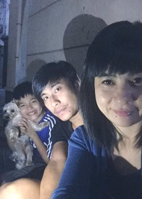 Kiều Minh Tuấn và con trai riêng của vợ rất thân thiết trong suốt những năm qua.