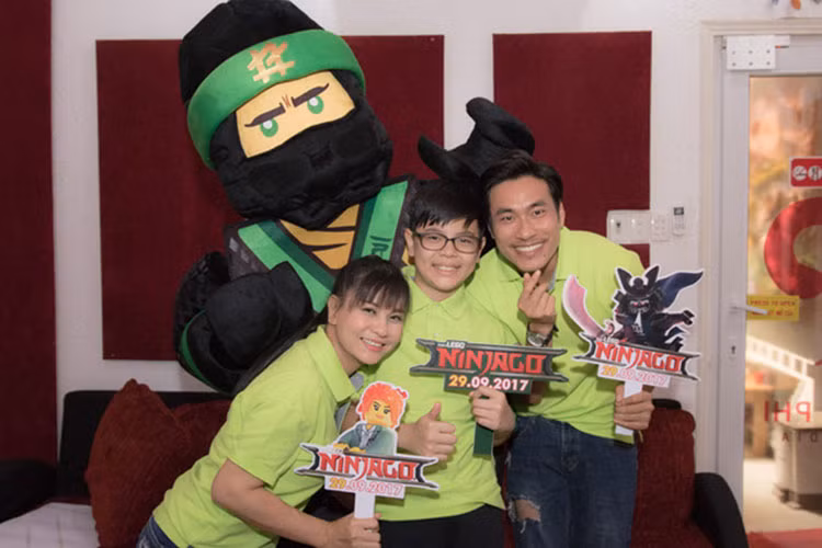 Theo VTC, chính Kiều Minh Tuấn đã bắt bé Bom bỏ thói quen xem tivi, bú bình sữa trước giờ ăn.