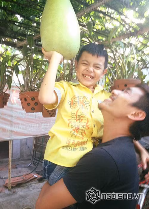 Khi gắn bó với Cát Phượng, Kiều Minh Tuấn vốn đối xử rất tốt với cậu con trai riêng của Cát Phượng. Ảnh: Ngoisao