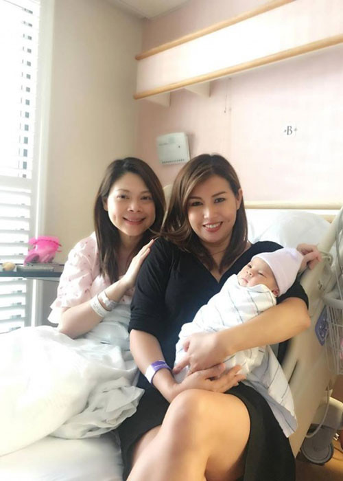 Ở tuổi 41, nữ ca sĩ Thanh Thảo chào đón con gái đầu lòng gia nhập tổ ấm của mình.