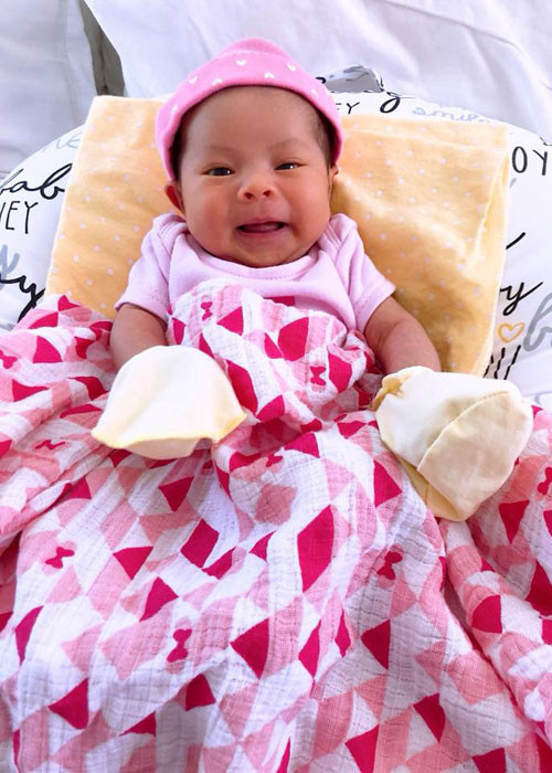 Nhiều người nhận xét con gái của Thanh Thảo giống mẹ hồi còn nhỏ, đặc biệt ở đôi mắt, chiếc mũi.