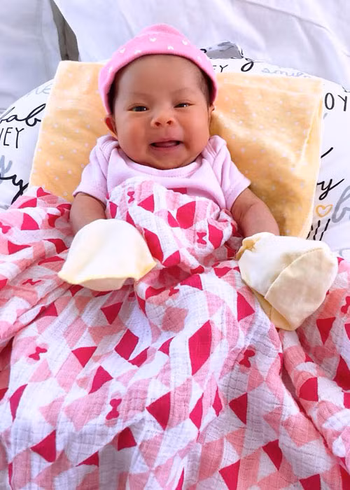 Nhiều người nhận xét con gái của Thanh Thảo giống mẹ hồi còn nhỏ, đặc biệt ở đôi mắt, chiếc mũi.