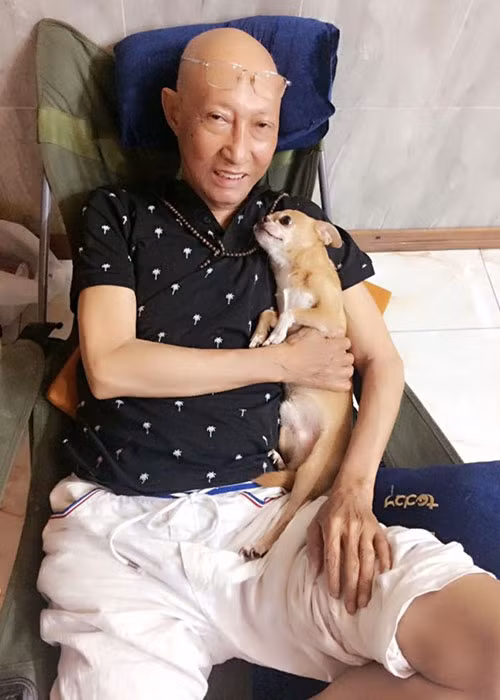 Đã hóa trị lần 4, nam diễn viên phim "Đất phương Nam" bị rụng tóc. Ảnh: Thegioitre