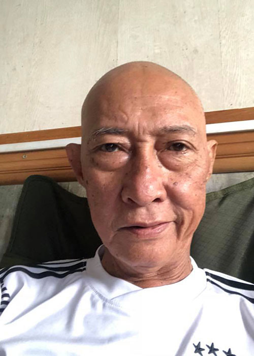 Mặc dù mắc bạo bệnh nhưng nghệ sĩ Lê Bình vẫn luôn lạc quan. Ảnh: FBNV