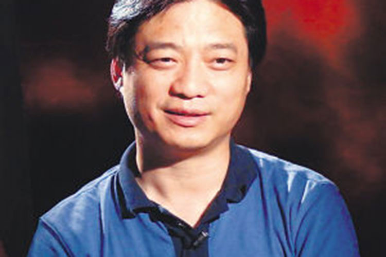 MC Thôi Vĩnh Nguyên sinh năm 1963 tại Thiên Tân, Trung Quốc. Năm 3 tuổi, anh cùng gia đình chuyển đến Bắc Kinh sinh sống.