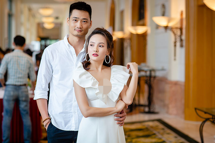 Nữ diễn viên phim "Sống chung với mẹ chồng" thường xuyên được ông xã tháp tùng tại các sự kiện giải trí.