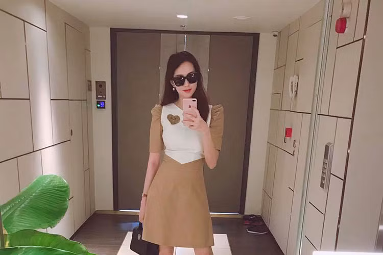 Sau đám cưới với ông xã Trung Tín vào tháng 10/2017, Hoa hậu Việt Nam 2012 dù ít lộ diện nhưng vẫn nhận được sự chú ý của người hâm mộ.