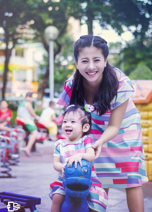 Bé Lavie là con gái của Mai Phương và bạn trai cũ - ca sĩ diễn viên Phùng Ngọc Huy.