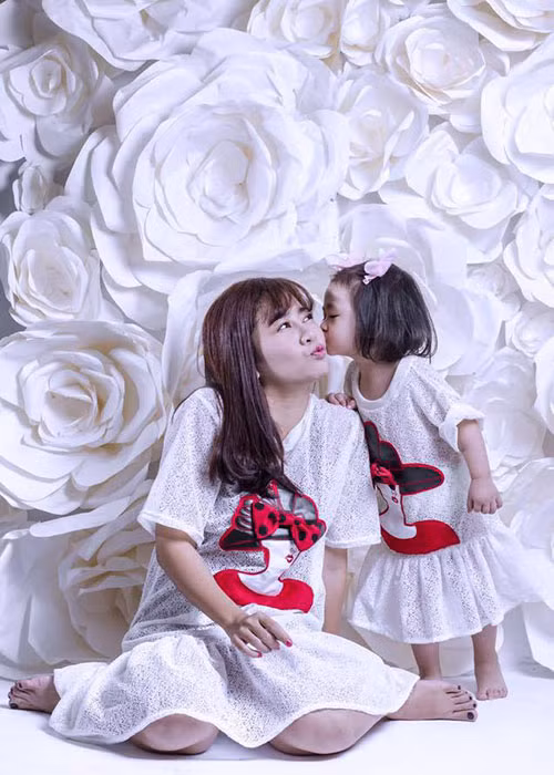 Khi quyết định làm mẹ đơn thân, Mai Phương còn bị bố mẹ giận. Chỉ đến khi bé Lavie lên 3 tuổi, bố mẹ của cô mới tha thứ.