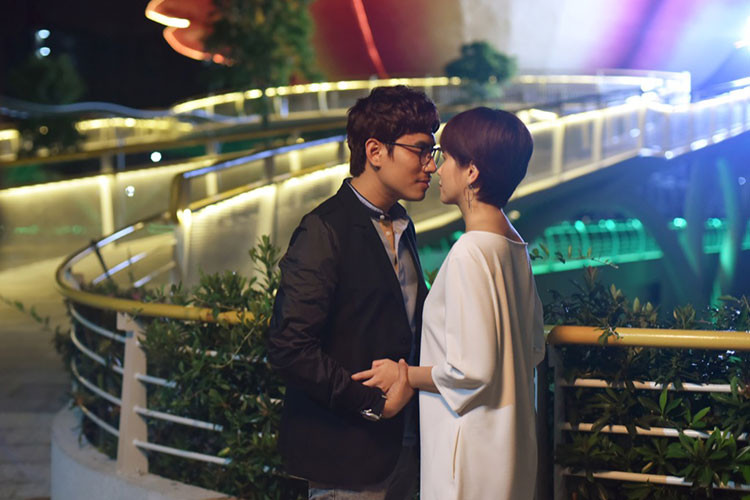 Về phía Cát Phượng, trên Vietnamnet, cô cho hay cô tin tưởng Kiều Minh Tuấn đến 100% và khẳng định chồng trẻ không phải là người trăng hoa hay có chuyện phim giả tình thật. Ảnh: FBNV