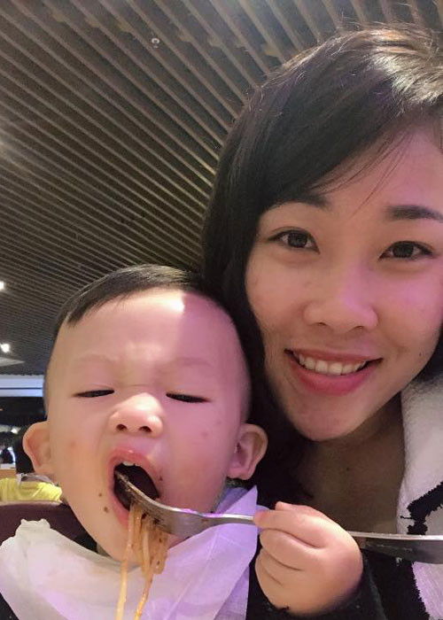 Mới đây, chia sẻ trên Vietnamnet, Diệu Thúy bất ngờ tiết lộ vì chồng chơi bời nên cô đã mang con trai về nhà bố mẹ để sống kể từ khi sinh con.