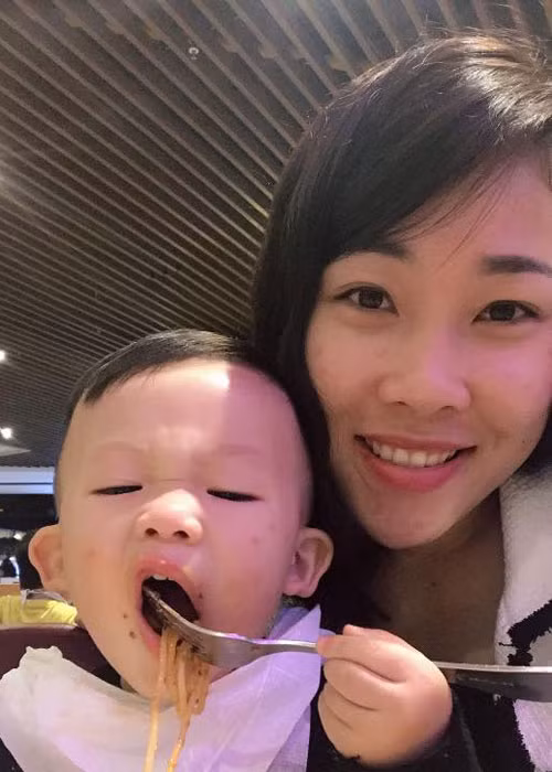 Mới đây, chia sẻ trên Vietnamnet, Diệu Thúy bất ngờ tiết lộ vì chồng chơi bời nên cô đã mang con trai về nhà bố mẹ để sống kể từ khi sinh con.