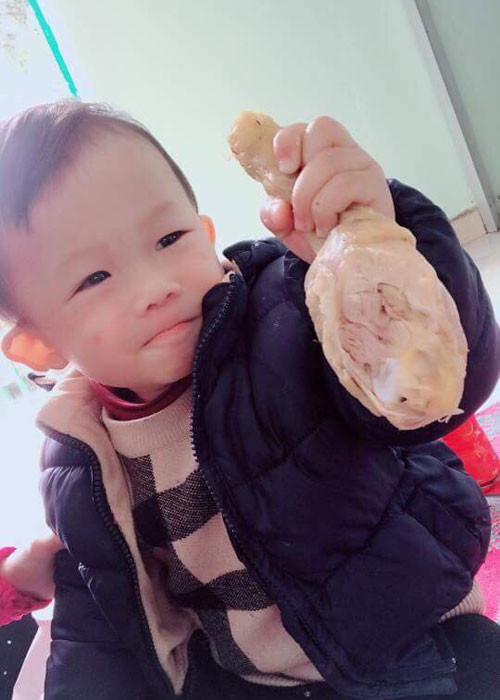 Bé Đông Hải được khen ngợi kháu khỉnh, đáng yêu ngay từ khi mới chào đời.