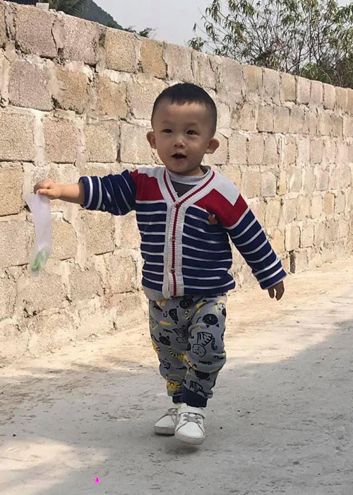 Thời gian gần đây, Hiệp Gà chỉ chia sẻ hình ảnh con trai trên trang cá nhân.