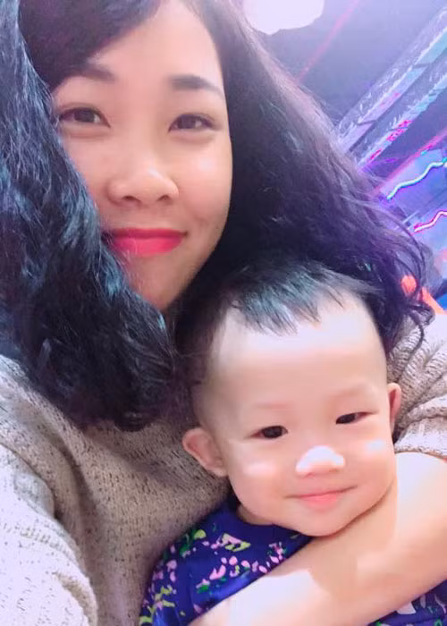 Trên trang cá nhân, vợ chồng Hiệp Gà thường xuyên chia sẻ hình ảnh thiên thần nhỏ của mình.