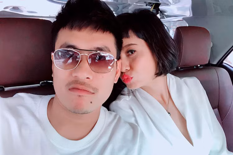  Kiều Minh Tuấn không bận tâm chuyện Cát Phượng hơn anh đến 18 tuổi, từng qua một lần đò và có một cậu con trai.