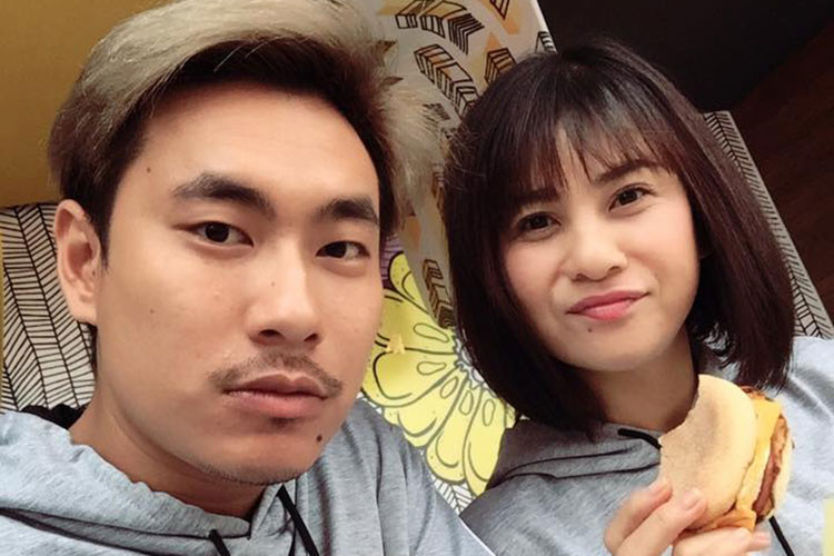 Cùng nhau trải qua những ngày gian khó nhất, tình cảm của cặp đôi chị em này vẫn luôn bền chặt.