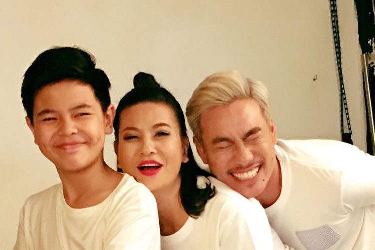 Để tránh lời gièm pha từ người đời, cặp đôi không công khai chuyện tình cảm cho đến vài năm gần đây.