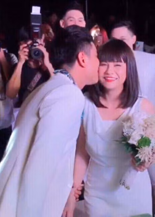 Cát Phượng từng chia sẻ cô bị xiêu lòng trước Kiều Minh Tuấn bởi sự quan tâm của anh dành cho cô và con trai riêng của cô.