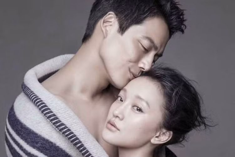 Nữ diễn viên phim "Anh hùng xạ điêu" tận hưởng cuộc sống ngọt ngào sau đám cưới. Ảnh: Sina